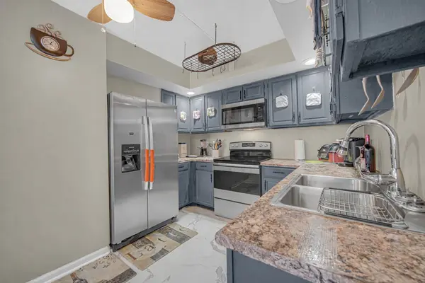18559 Escanaba AVE #201, Lansing, IL 60438