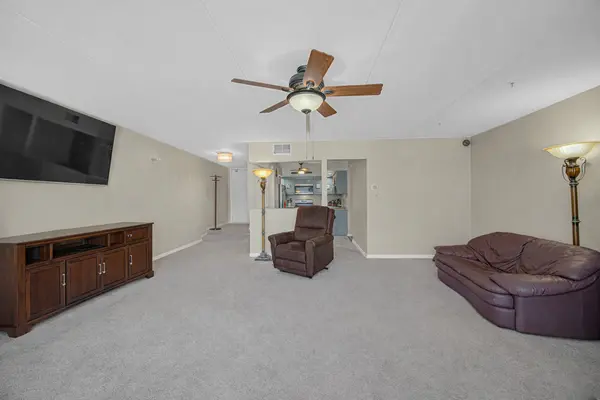 18559 Escanaba AVE #201, Lansing, IL 60438