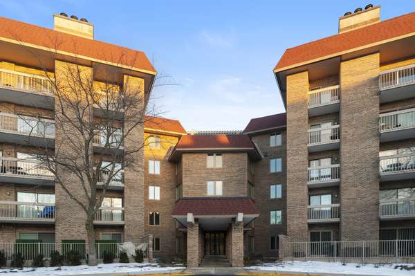 1220 Rudolph RD #1B, Northbrook, IL 60062