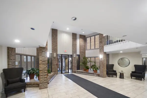 1220 Rudolph RD #1B, Northbrook, IL 60062