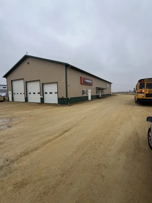 5841 Lincoln WAY, Clinton, IA 52732