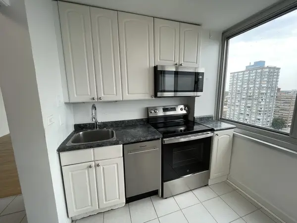 5601 N Sheridan RD #14E, Chicago, IL 60660