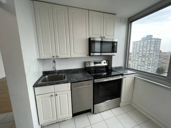5601 N Sheridan RD #14E, Chicago, IL 60660