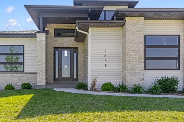 6638 Pelican ST, Bettendorf, IA 52722