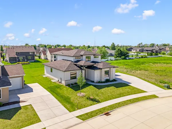 6638 Pelican ST, Bettendorf, IA 52722