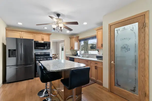 9212 S Komensky AVE, Oak Lawn, IL 60453