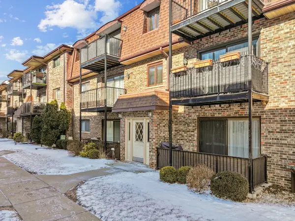 7632 W Lawrence AVE #1B, Harwood Heights, IL 60706