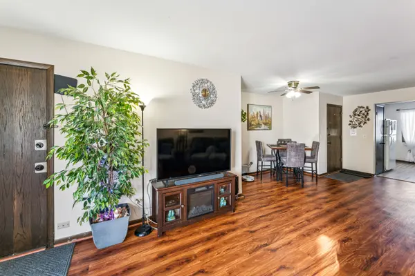 7632 W Lawrence AVE #1B, Harwood Heights, IL 60706