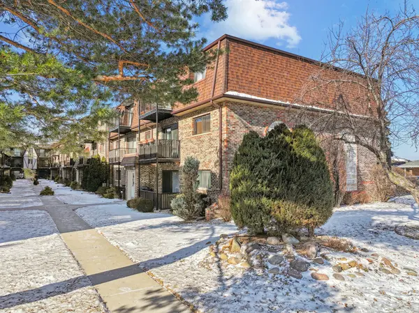7632 W Lawrence AVE #1B, Harwood Heights, IL 60706