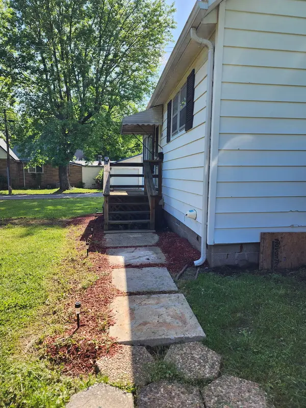 1300 W Madison ST, Herrin, IL 62948