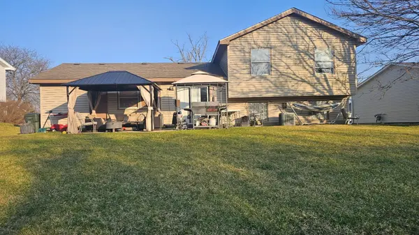 1040 Blackhawk DR, University Park, IL 60484