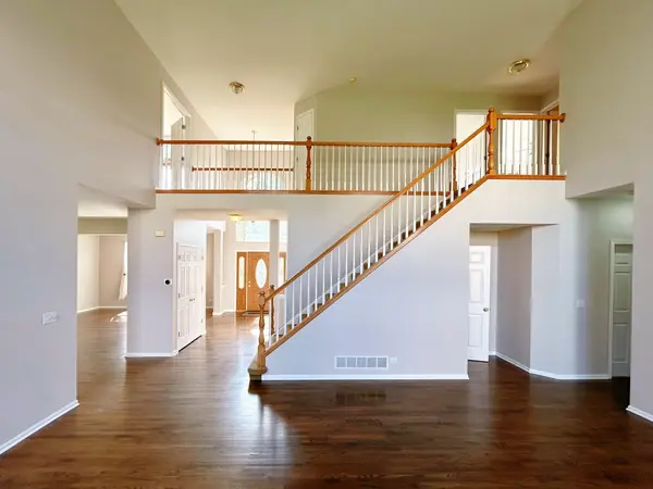 3 Barton Creek CT, Lake In The Hills, IL 60156