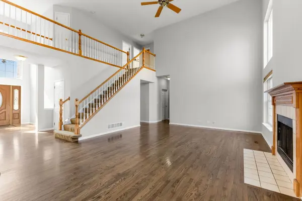 3 Barton Creek CT, Lake In The Hills, IL 60156
