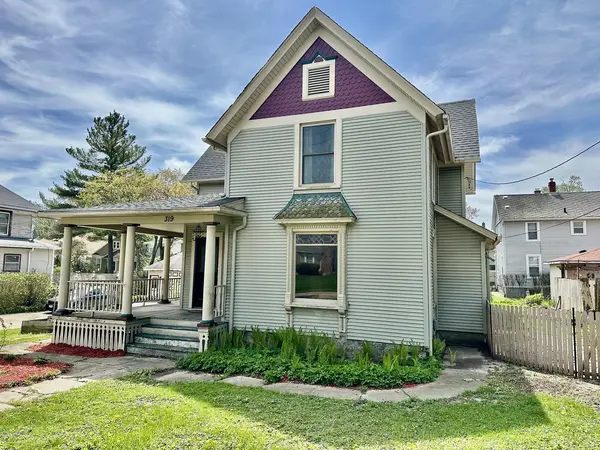 319 W South ST, Woodstock, IL 60098