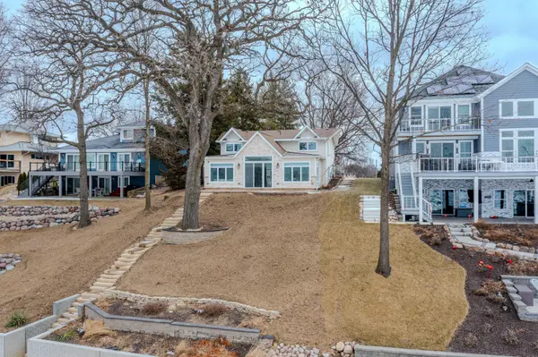 1590 Lake Holiday DR, Lake Holiday, IL 60548