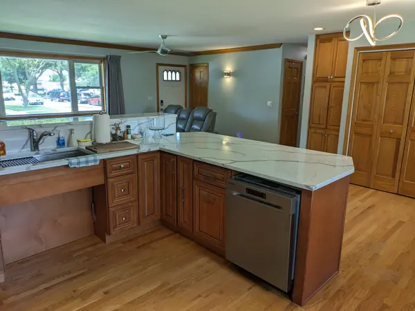 381 W Millers RD, Des Plaines, IL 60016