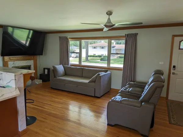 381 W Millers RD, Des Plaines, IL 60016