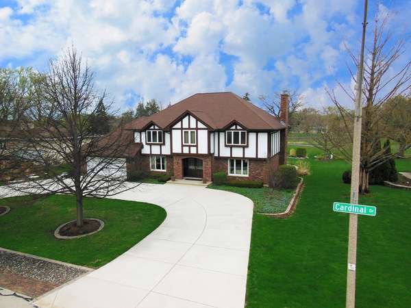 400 Cardinal DR, Bloomingdale, IL 60108