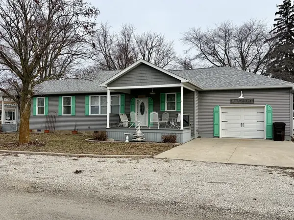 200 N Henderson ST, Kenney, IL 61749