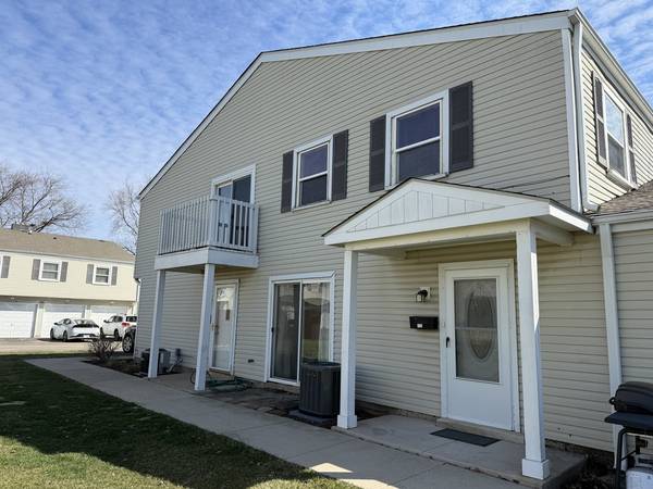 335 David CT #B, Bartlett, IL 60103