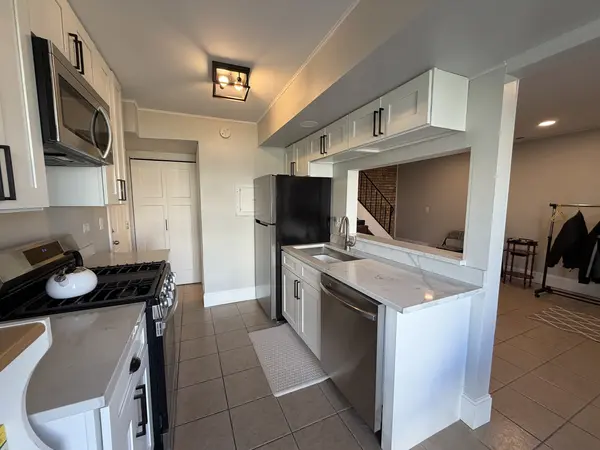 335 David CT #B, Bartlett, IL 60103