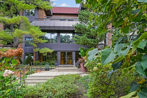 1409 Burr Oak RD #111A, Hinsdale, IL 60521