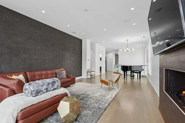 1437 W Diversey Pkwy #1W, Chicago, IL 60614