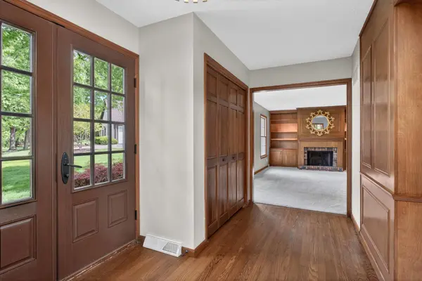 3 Gingerwood LN, Bettendorf, IA 52722