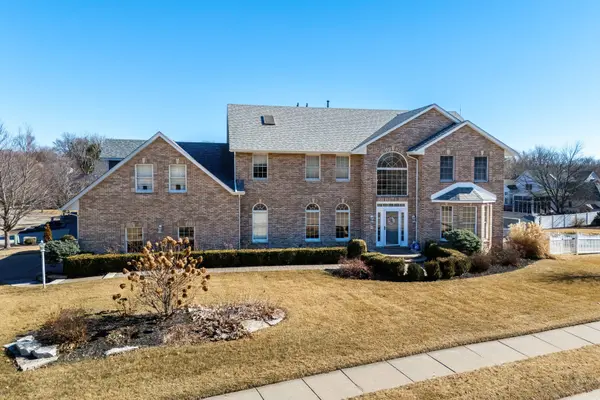 2101 Nicholas CT, Bettendorf, IA 52722