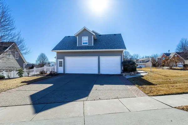 2101 Nicholas CT, Bettendorf, IA 52722