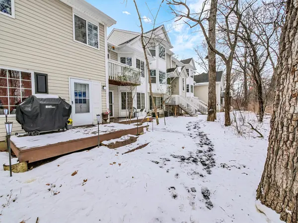 249 W Whispering Oaks LN, Round Lake, IL 60073