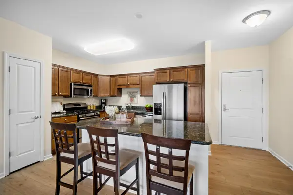2220 Founders DR #213, Northbrook, IL 60062