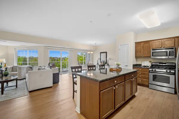 2220 Founders DR #213, Northbrook, IL 60062