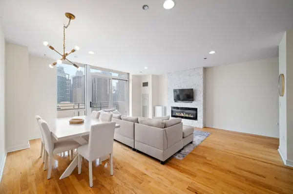 737 W Washington BLVD #1902, Chicago, IL 60661