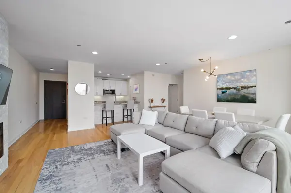 737 W Washington BLVD #1902, Chicago, IL 60661