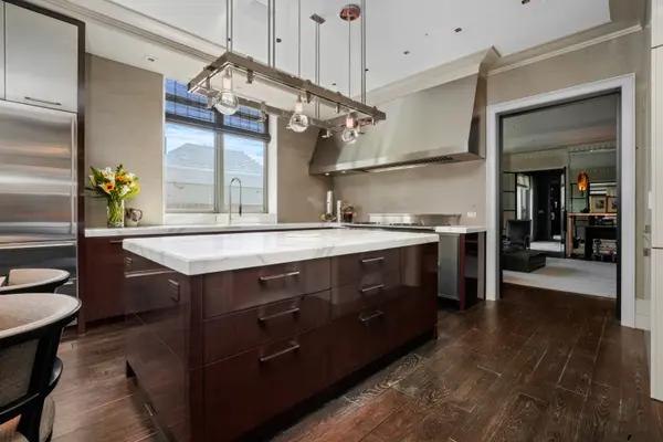 10 E Delaware PL #34A, Chicago, IL 60611