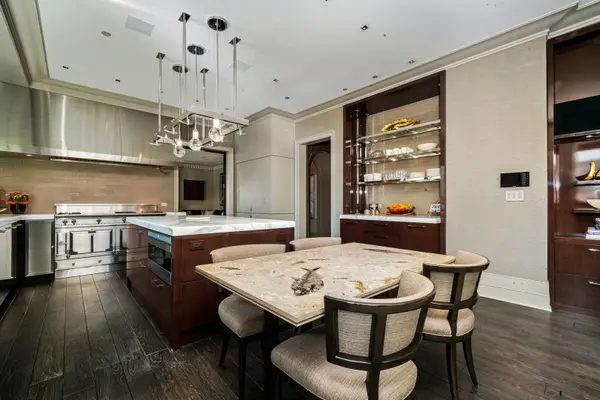 10 E Delaware PL #34A, Chicago, IL 60611