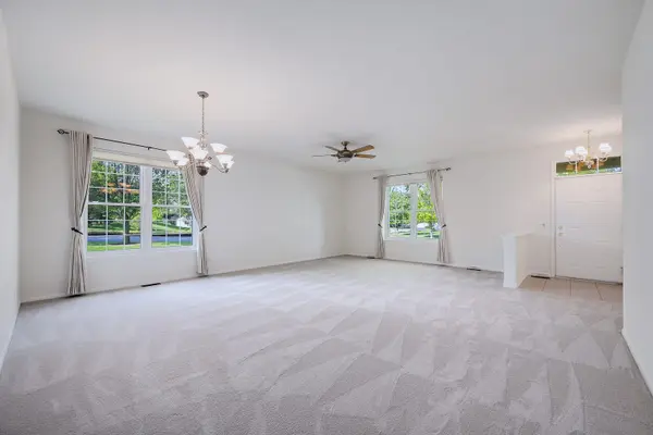 669 Saugatuk CIR S, Romeoville, IL 60446