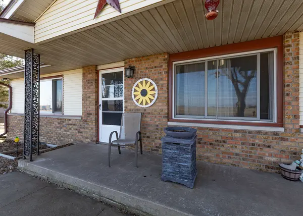 3779 136 HWY, Bryant, IA 52727