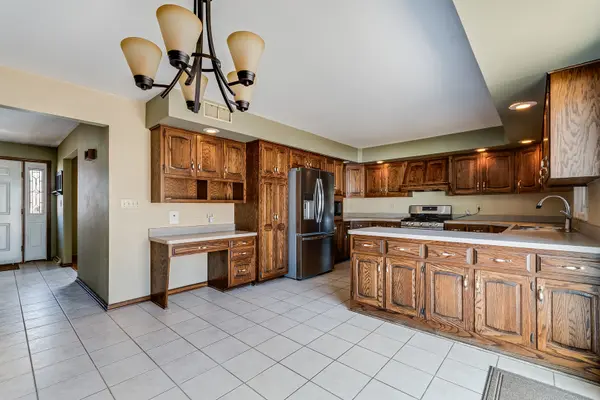 805 S RAVEN RD, Shorewood, IL 60404