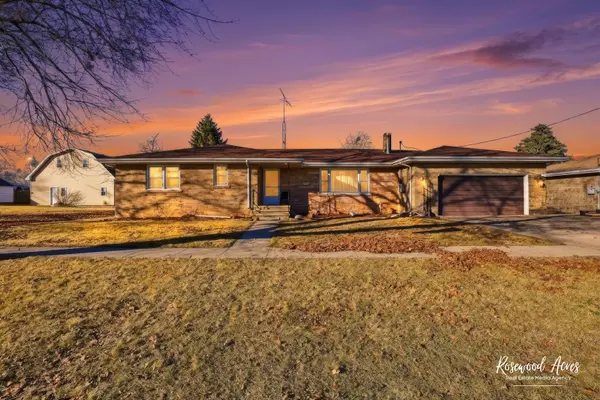 209 E 3rd ST, Aroma Park, IL 60910