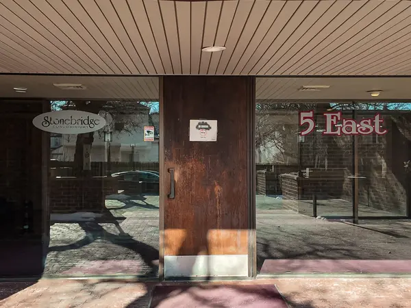 5 E Carriageway DR #201, Hazel Crest, IL 60429