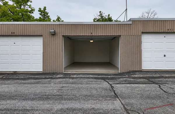 5 E Carriageway DR #201, Hazel Crest, IL 60429