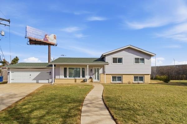 2469 Parkwood LN, Des Plaines, IL 60018