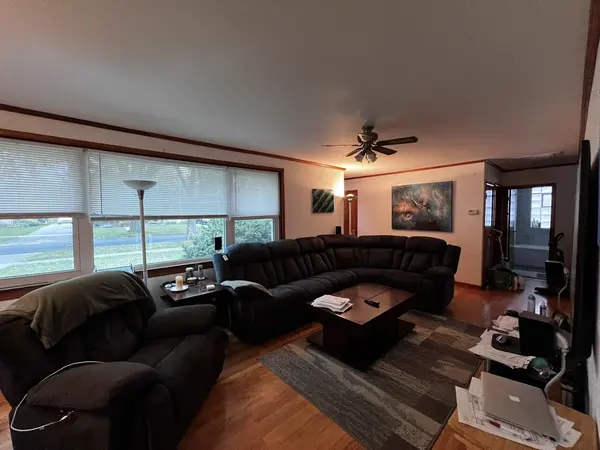 406 N Prospect Manor AVE, Mount Prospect, IL 60056