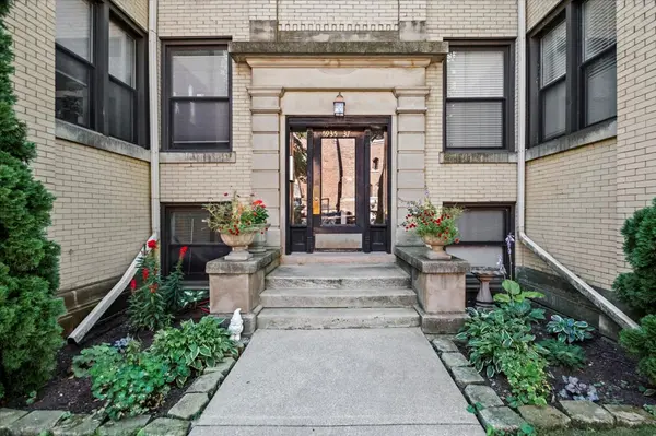 5935 N Magnolia AVE #1, Chicago, IL 60660