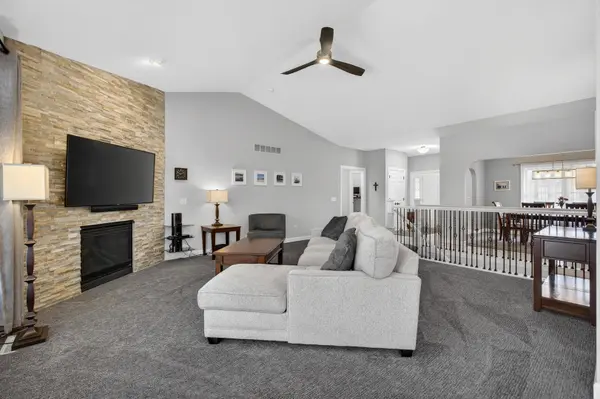 5280 Kristi LN, Bettendorf, IA 52722