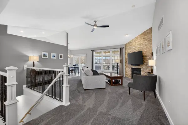 5280 Kristi LN, Bettendorf, IA 52722