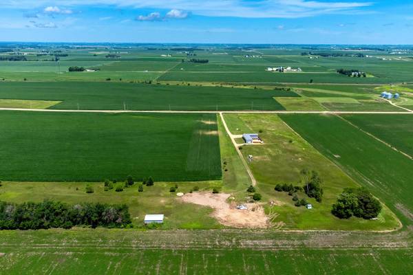 1811 245th ST, Calamus, IA 52729