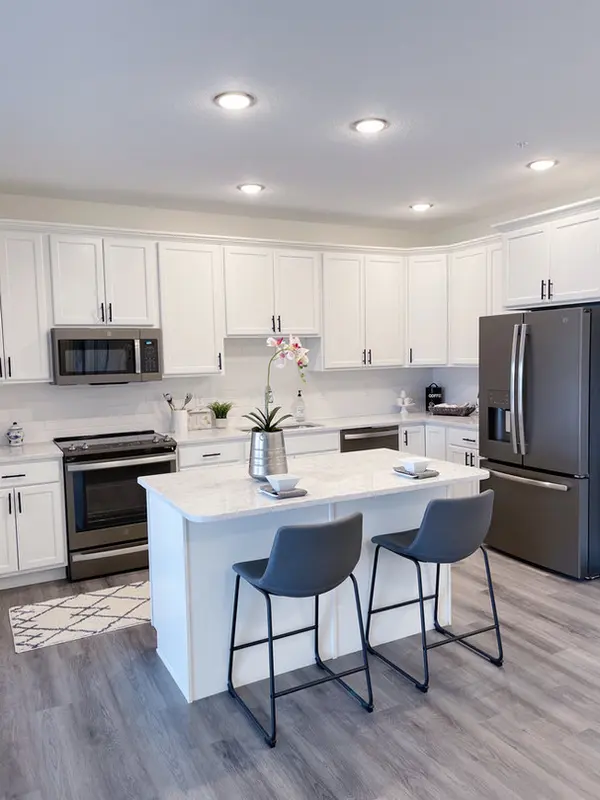 2592 Middle RD #120, Bettendorf, IA 52722